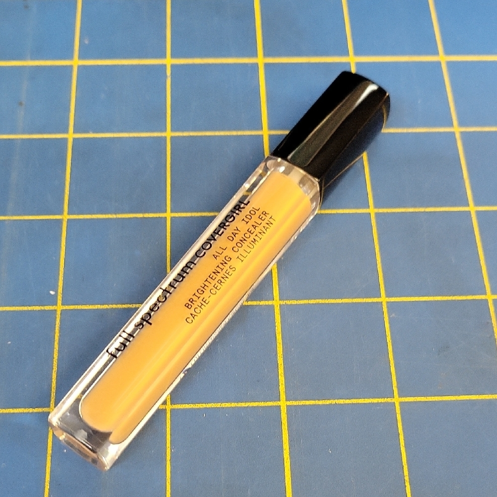 Covergirl Full Spectrum Brightening Concealer All Day Idol 3.8ml New